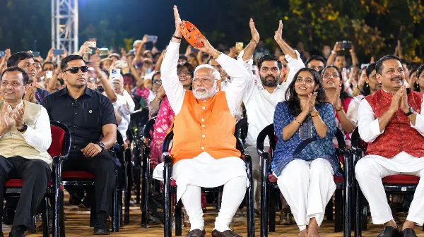 PM Modi Attends Bhajan Clubbing: दिल्ली में भजन क्लबिंग में पहुंचे PM मोदी